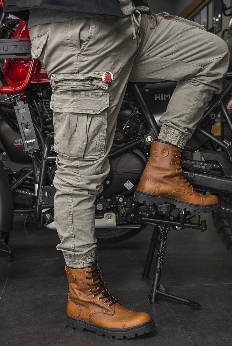 Pantalon cargo online gris hombre