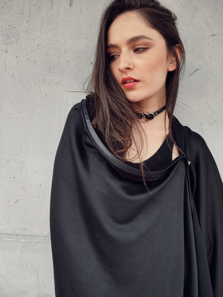 Poncho Alta California Roboto Mujer